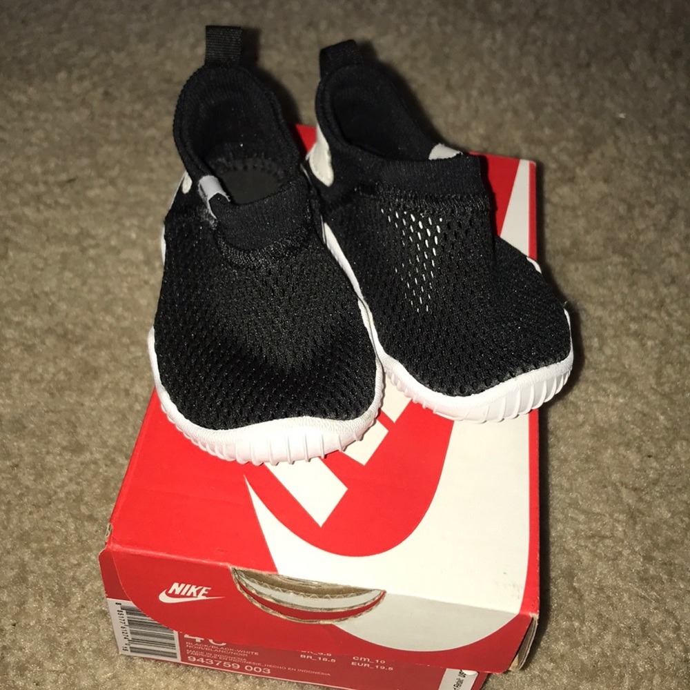 COPY - Stylish Nike Aqua Sock